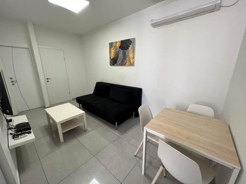 Apartments4You Maya Бат Ям Екстериор снимка