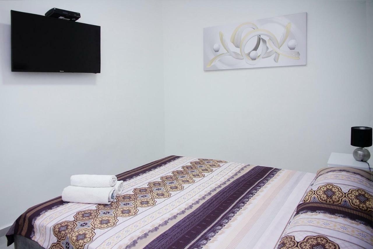 Apartments4You Maya Бат Ям Екстериор снимка