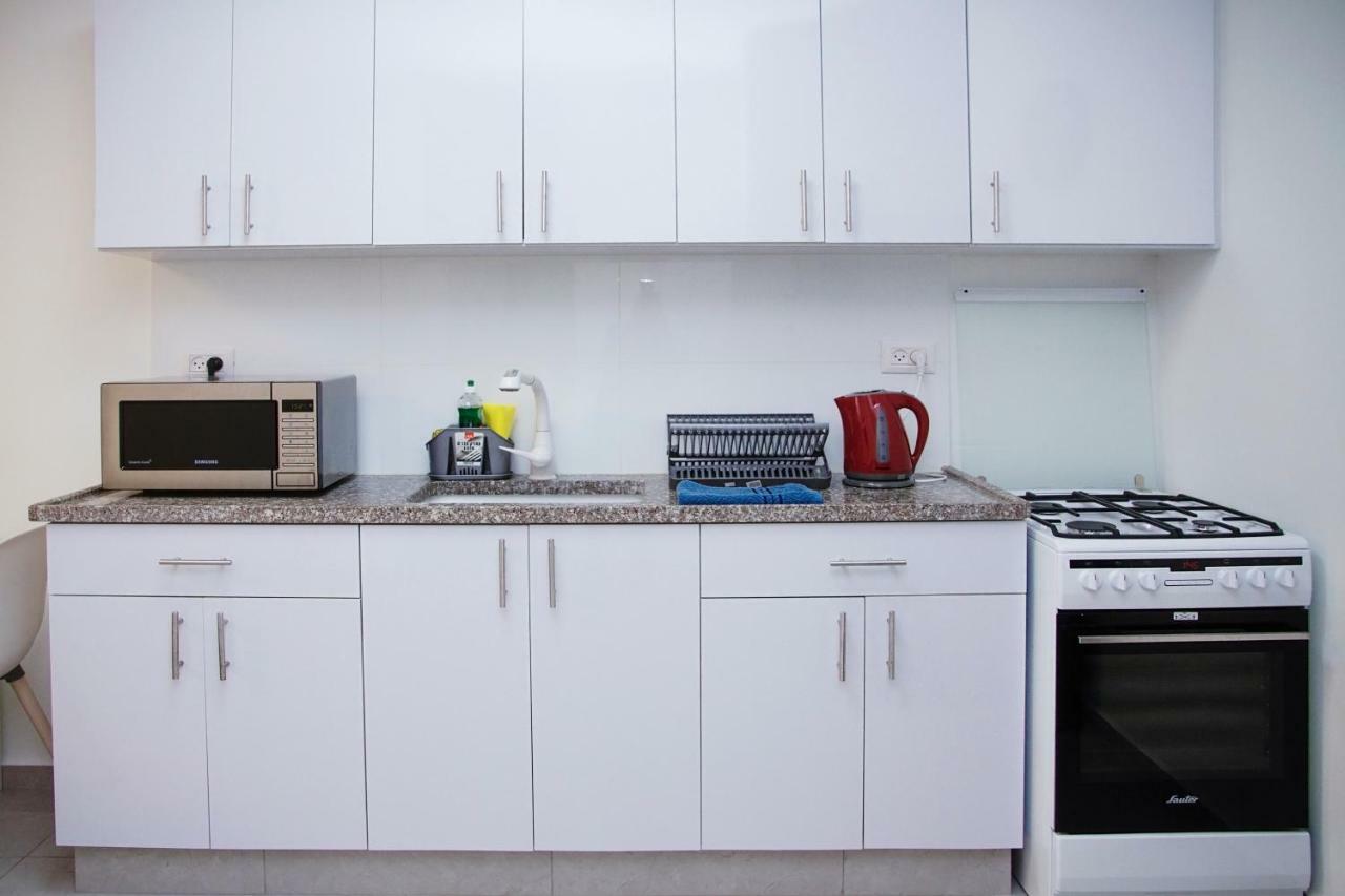 Apartments4You Maya Бат Ям Екстериор снимка